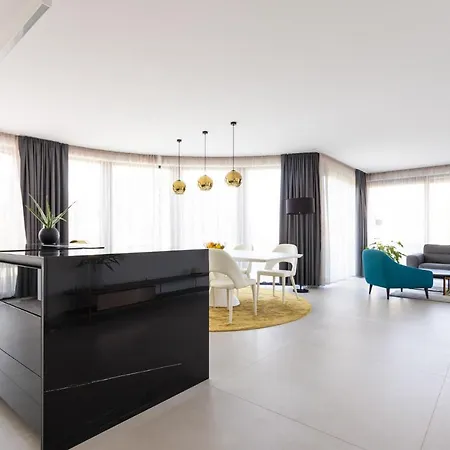 Piano Apartment *