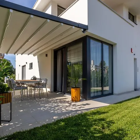 Piano Apartment Vantacici