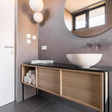 Piano Apartment Vantacici