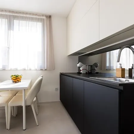 Piano Apartment Vantacici