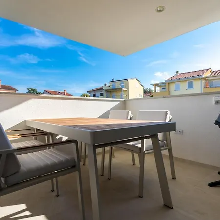 Piano Apartment Vantacici