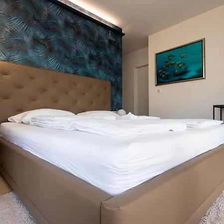 Piano Residences 반타치치