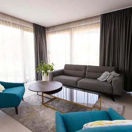 Piano Apartment *