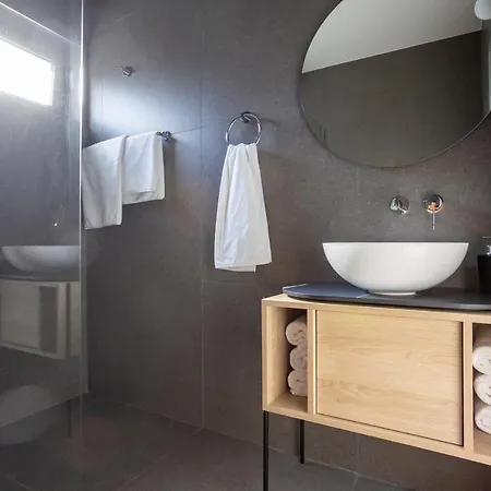 Piano Apartment *