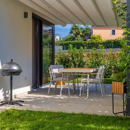 Piano Apartment Vantacici