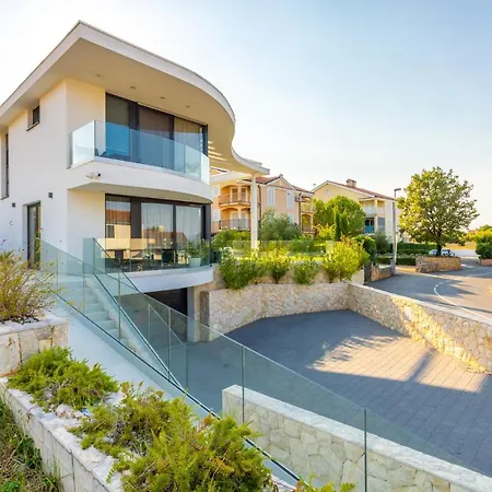 Piano Residences 아파트 반타치치
