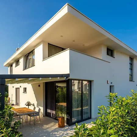 Piano Residences 반타치치
